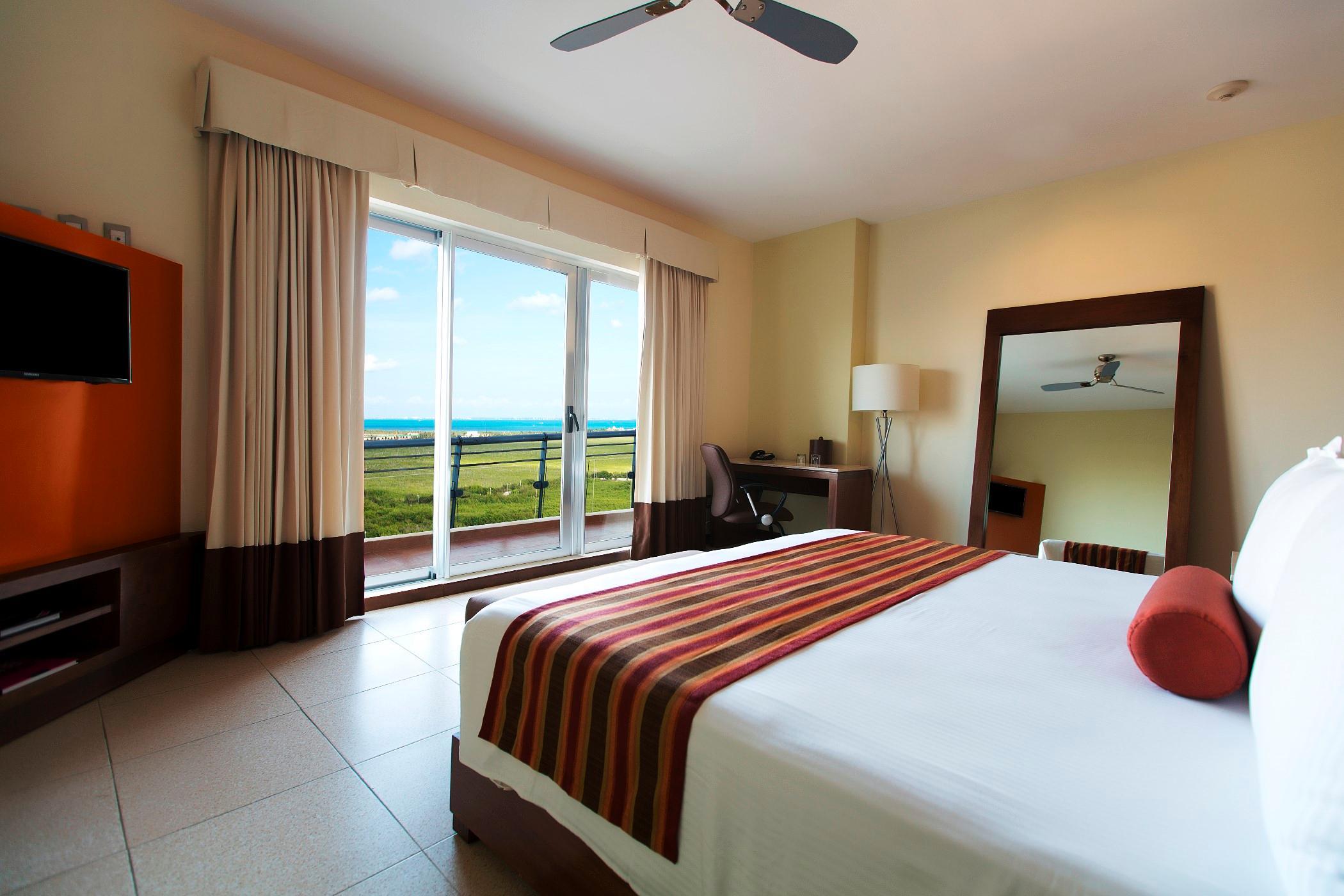 Krystal Urban Cancun & Beach Club Exterior photo