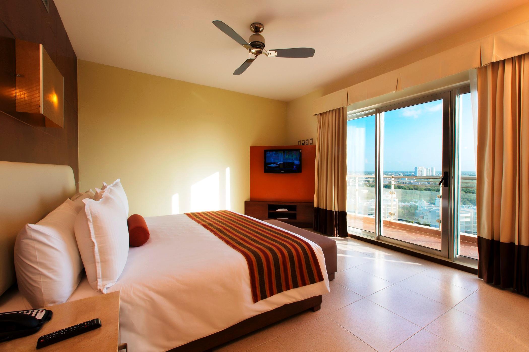 Krystal Urban Cancun & Beach Club Exterior photo
