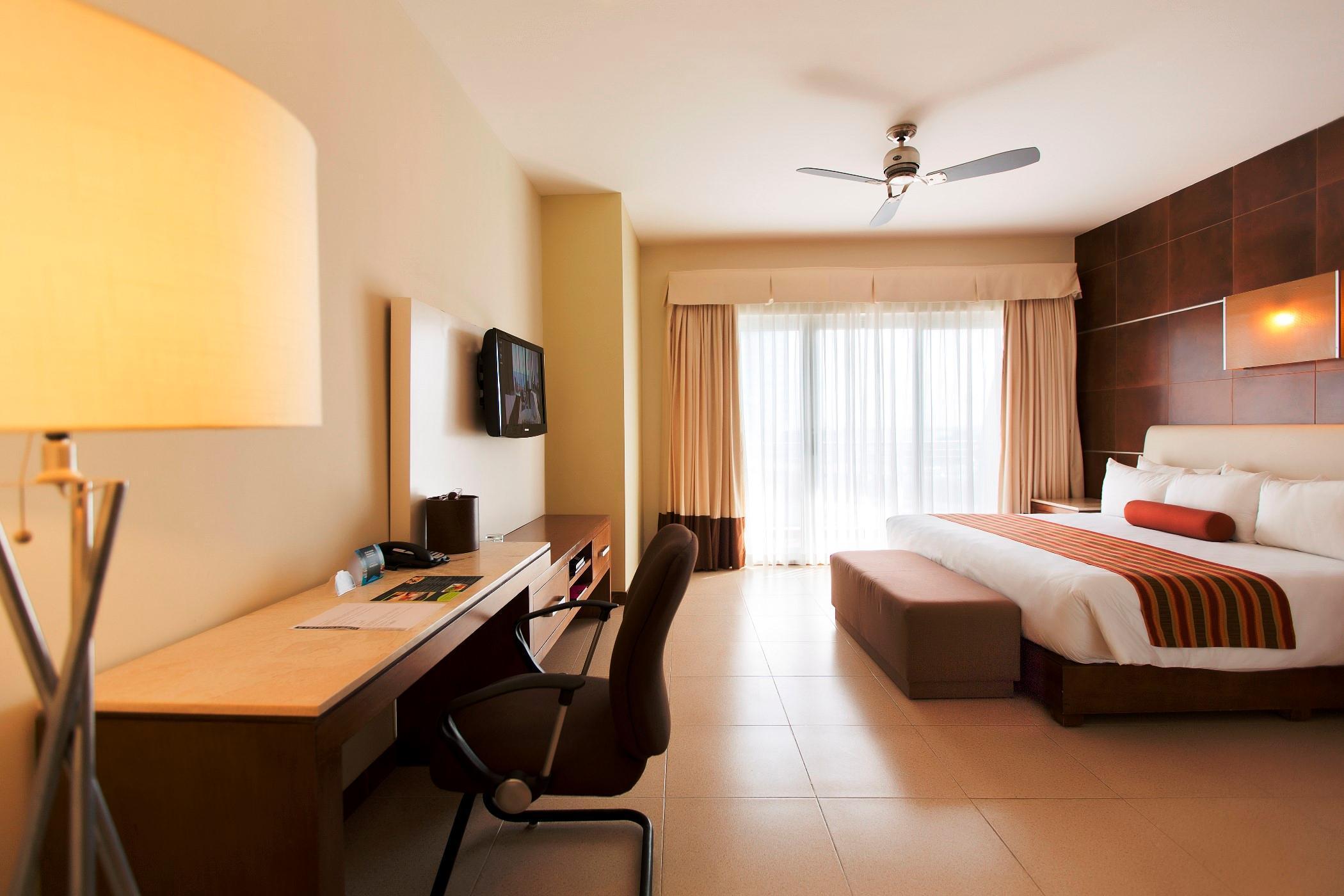Krystal Urban Cancun & Beach Club Exterior photo