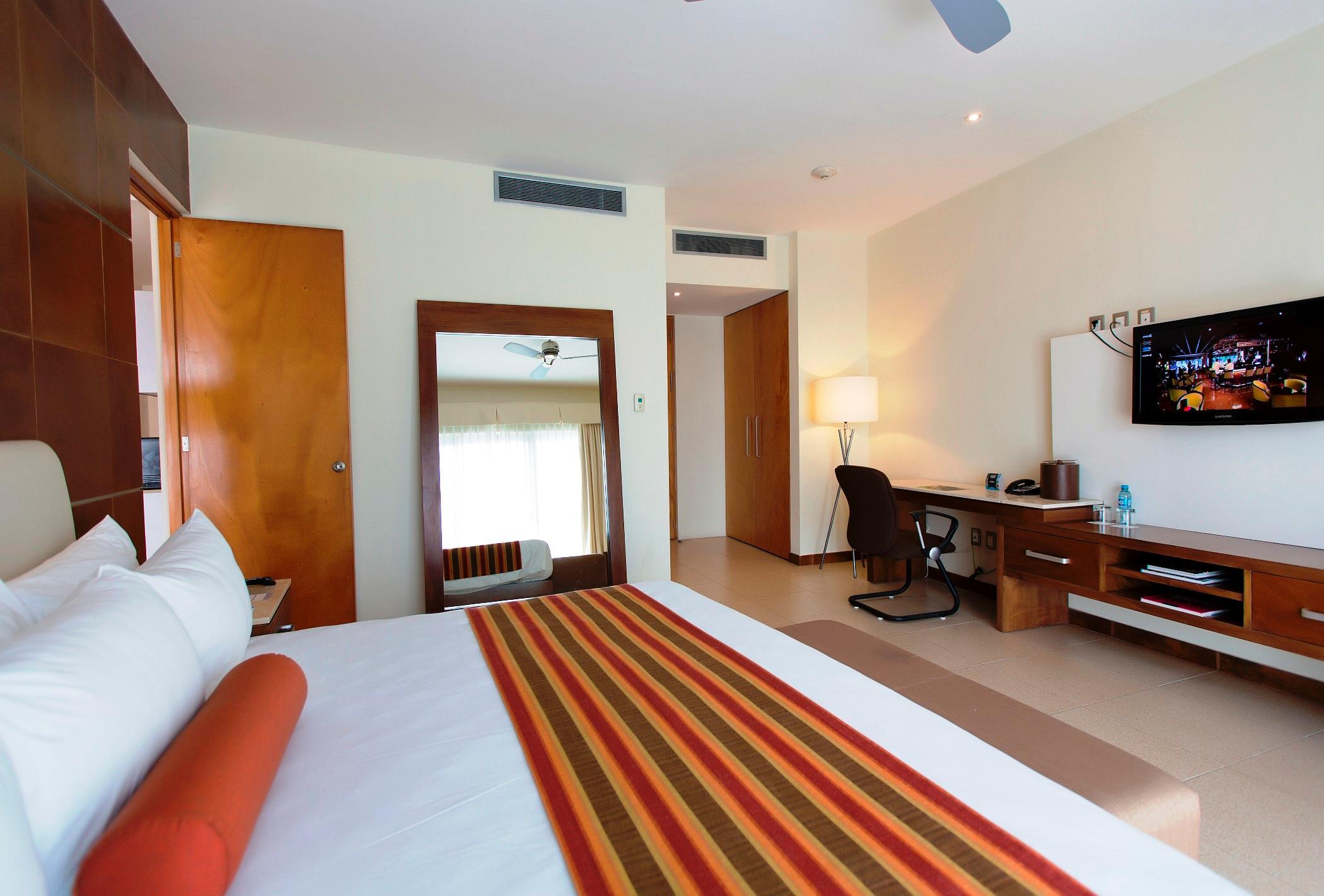 Krystal Urban Cancun & Beach Club Exterior photo