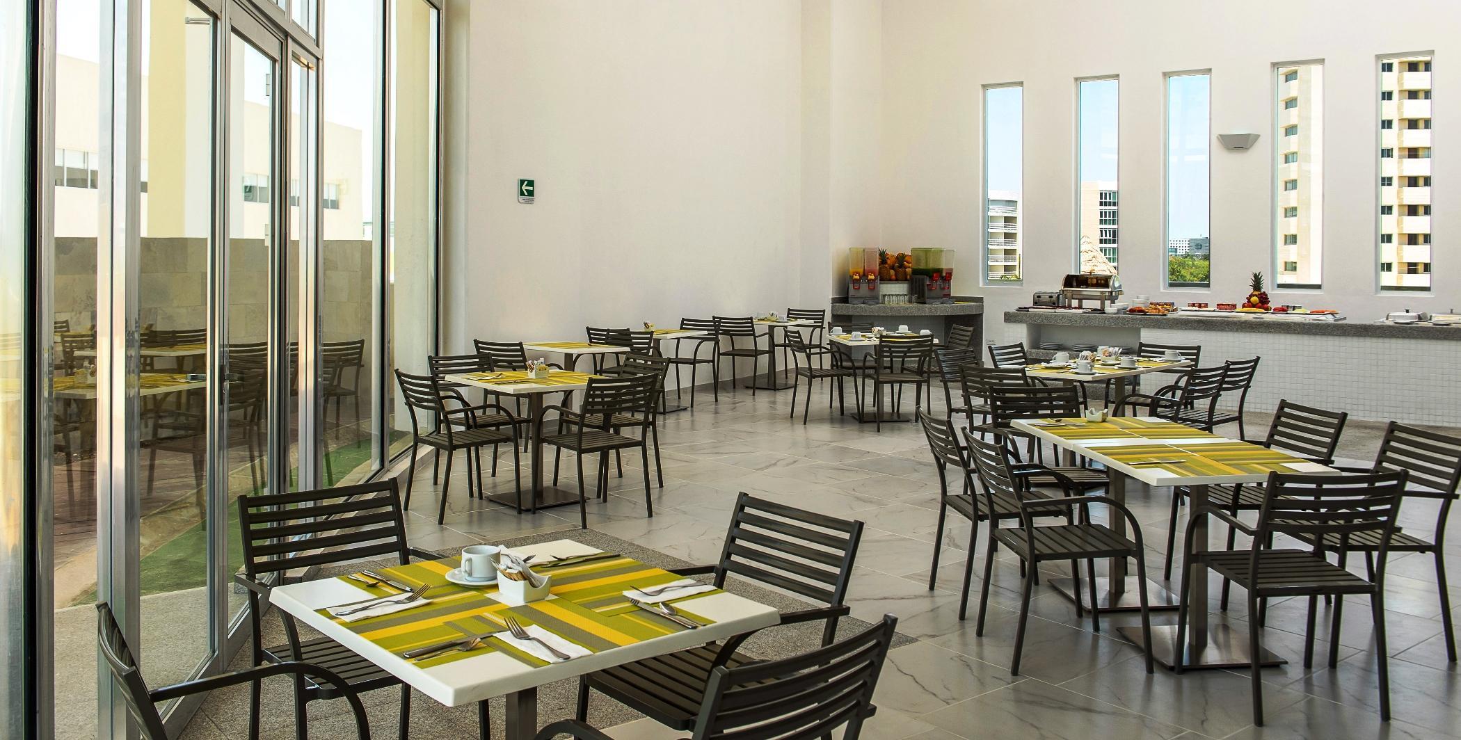 Krystal Urban Cancun & Beach Club Exterior photo
