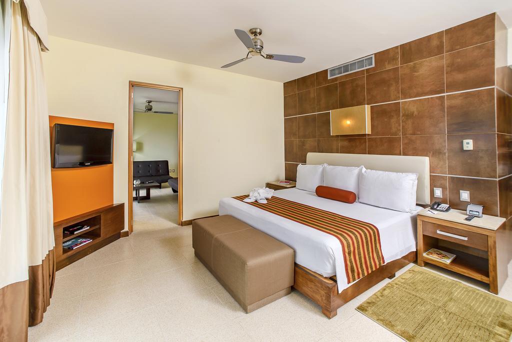 Krystal Urban Cancun & Beach Club Exterior photo
