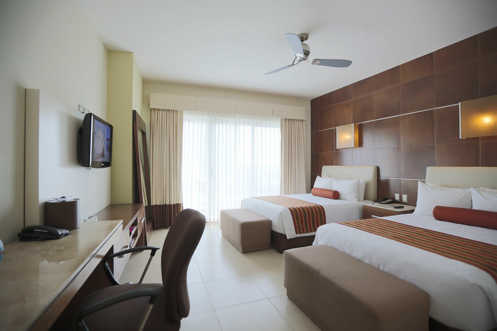 Krystal Urban Cancun & Beach Club Exterior photo